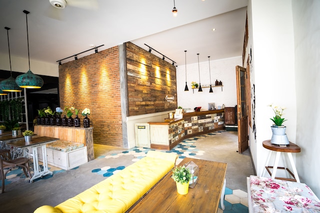 サマーバード - ベッド アンド ブラッスリー