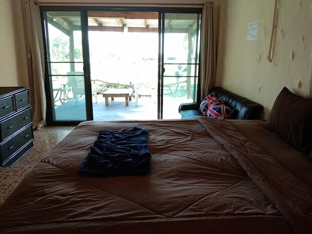 バナナ サンセット バー & バンガローズ