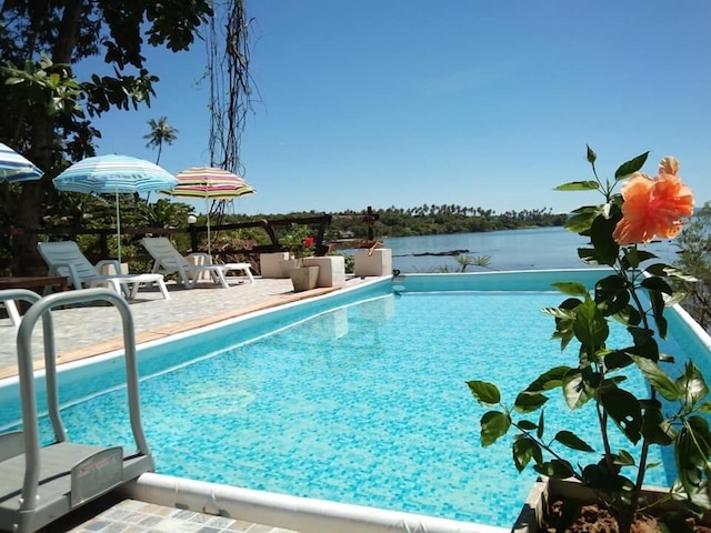 バナナ サンセット バー & バンガローズ