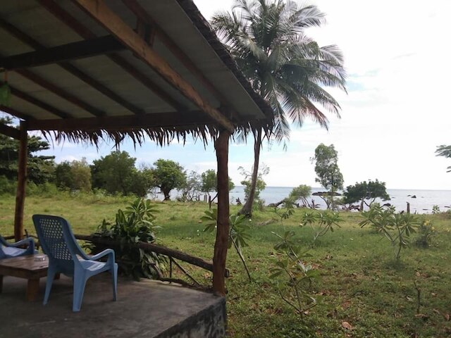 バナナ サンセット バー & バンガローズ