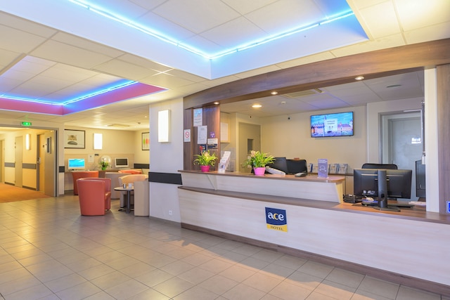 エース オテル パリ ロワシー