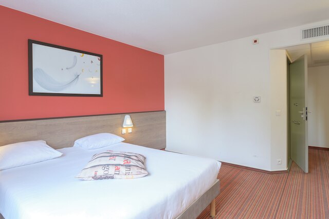 エース オテル パリ ロワシー