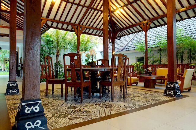 ホテル ダイアナ ジョグジャ