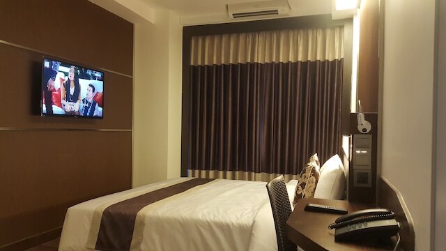 クローバー スイーツ ロイヤル レイク ヤンゴン