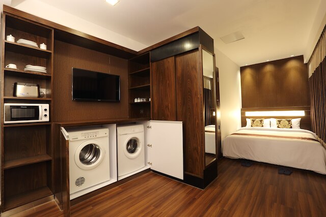 クローバー スイーツ ロイヤル レイク ヤンゴン