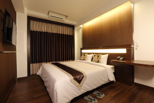 クローバー スイーツ ロイヤル レイク ヤンゴン