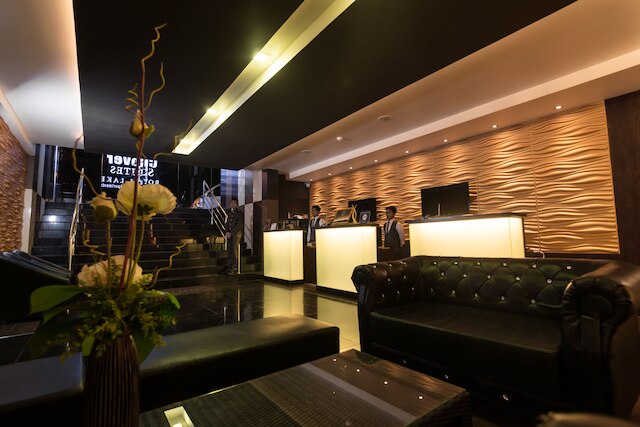 クローバー スイーツ ロイヤル レイク ヤンゴン