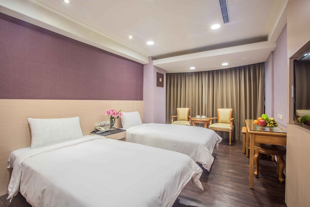 KKS ホテル (國廣興大飯店)