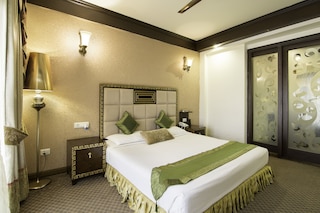 トリーボ ロイス ニュー フレンズ コロニー