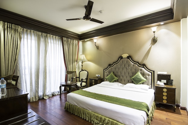 トリーボ ロイス ニュー フレンズ コロニー