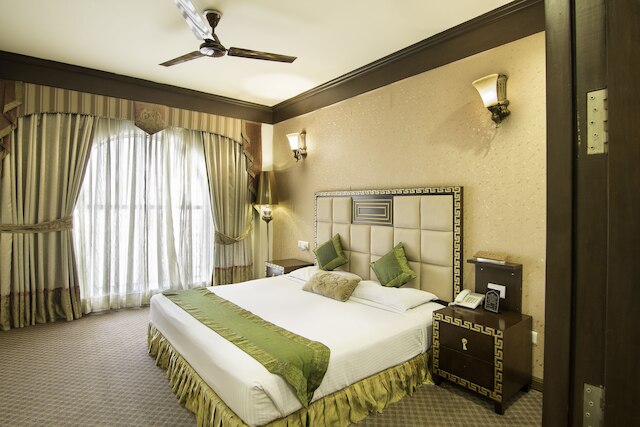 トリーボ ロイス ニュー フレンズ コロニー