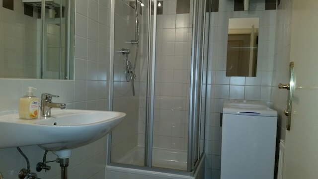 ゴールドフィッシュ アパートメント アム ドナウカナル