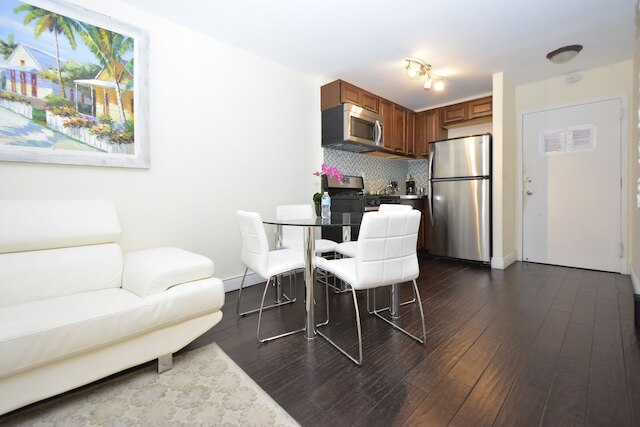 アール デコ オーシャン ウォーク アパートメンツ