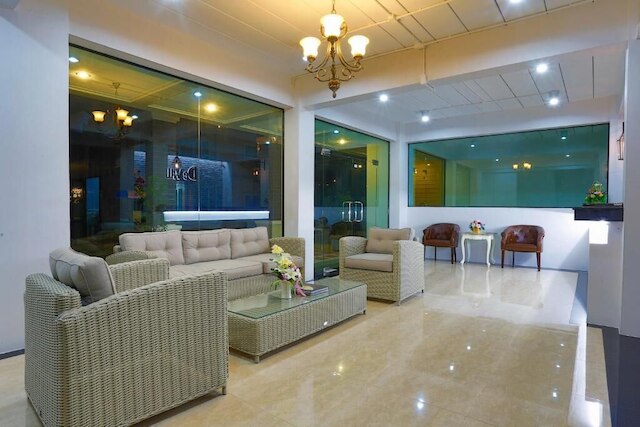 ドゥ ヴィル ナコーン