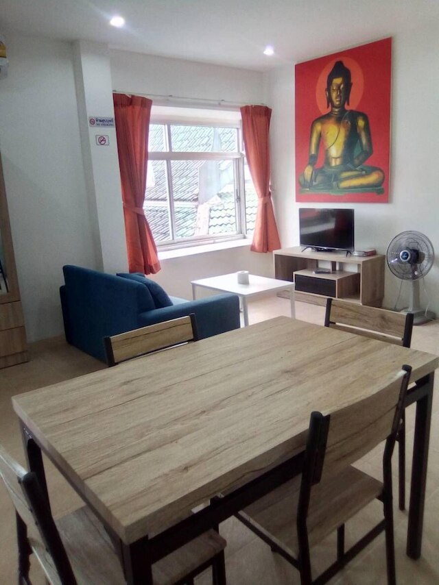 メルリン プラザ アパートメンツ