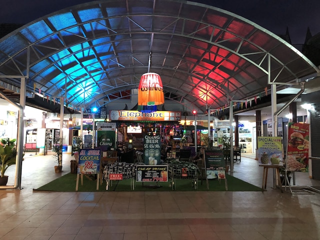 メルリン プラザ アパートメンツ