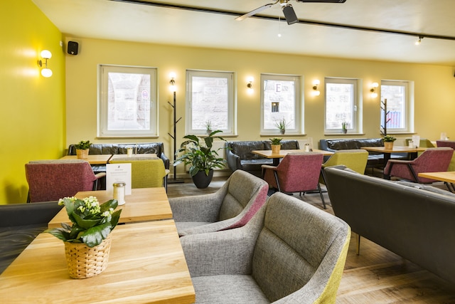 ファイブ リーズンズ ホテル & ホステル