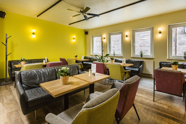 ファイブ リーズンズ ホテル & ホステル