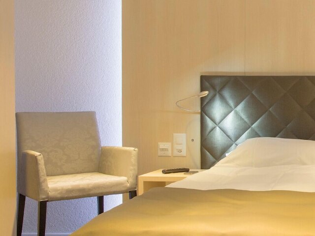 ロスロレンテスレジデンシーズベルン空港