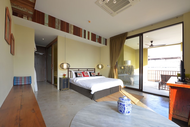 ヴィラ バンコク (旧 ヴィラ プラスメン)