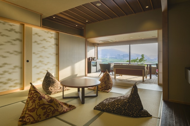 鐘山苑 別墅然然 (べっしょ ささ)