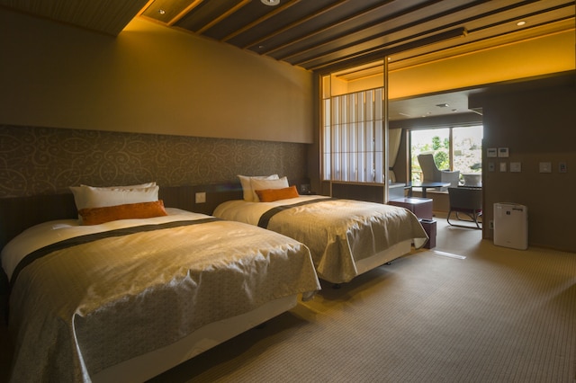 鐘山苑 別墅然然 (べっしょ ささ)