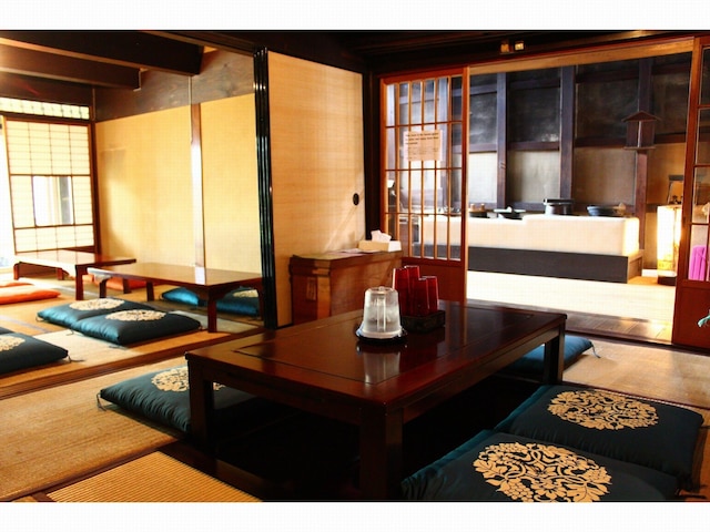 ナラマチ ホステル & レストラン