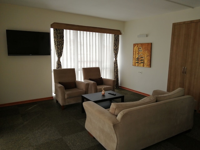 ナイス ロイヤル オテル