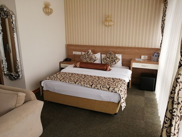 ナイス ロイヤル オテル