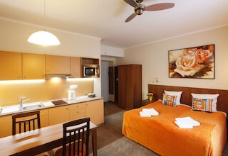 エニーデイ アパートメンツ