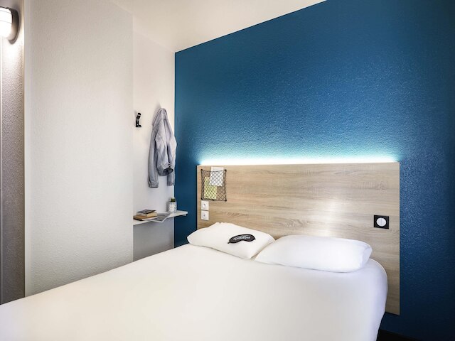 ホテル F1 ラ ロシェル アングラン