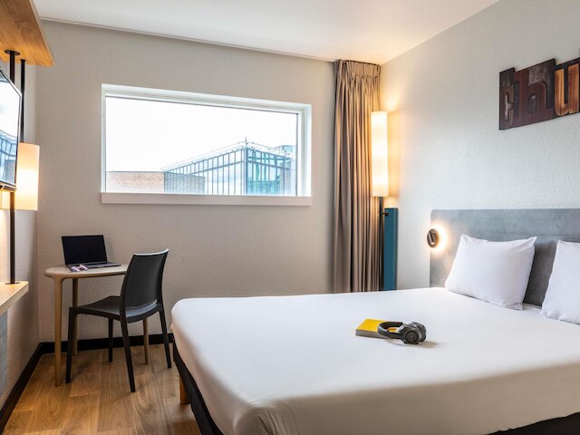 イビスバジェットパリポルトドモントルイユ