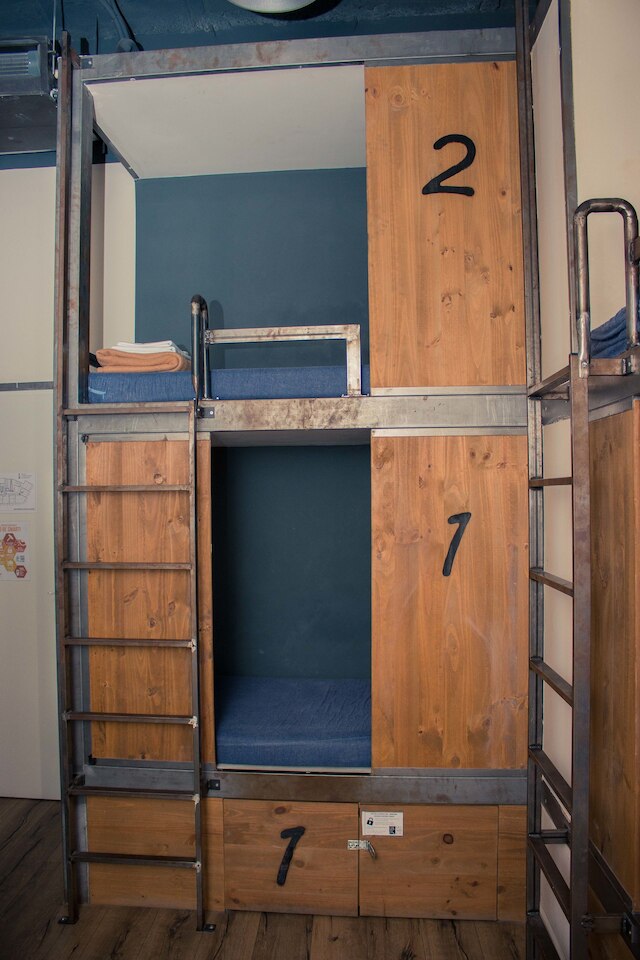 ブラック スワン ホステル セビリア