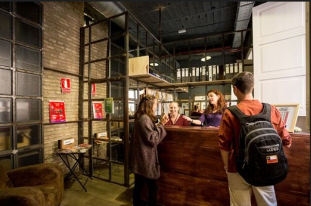 ブラック スワン ホステル セビリア