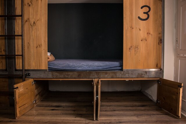 ブラック スワン ホステル セビリア