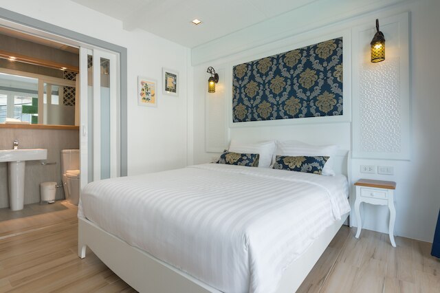 ホワイト アイボリー ベッド & ブレックファスト