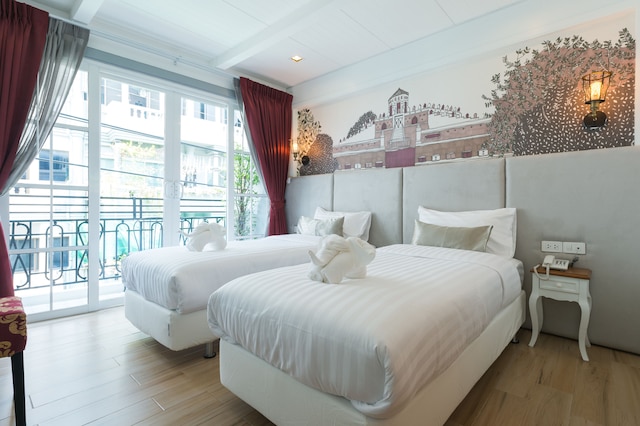 ホワイト アイボリー ベッド & ブレックファスト