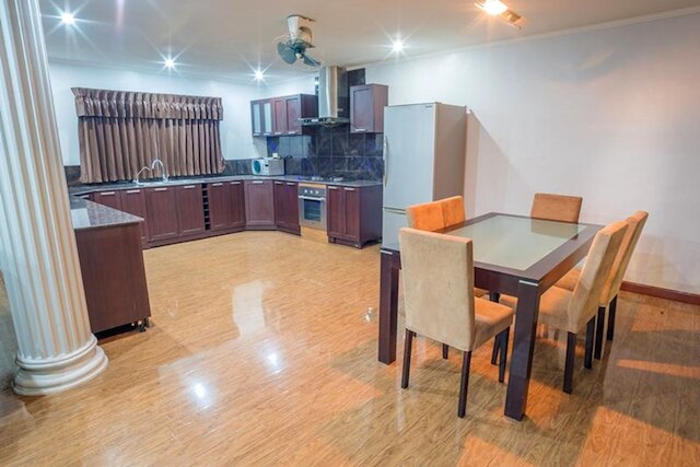 エンパイア ヴィラ