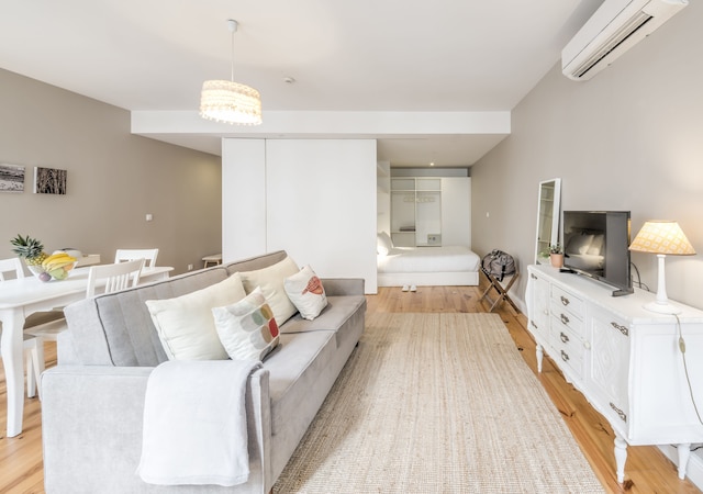 ルック アット ミー - サービスド ロフツ & スタジオス