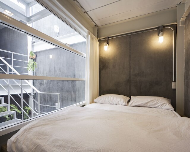 オン ザ ベッド ホステル