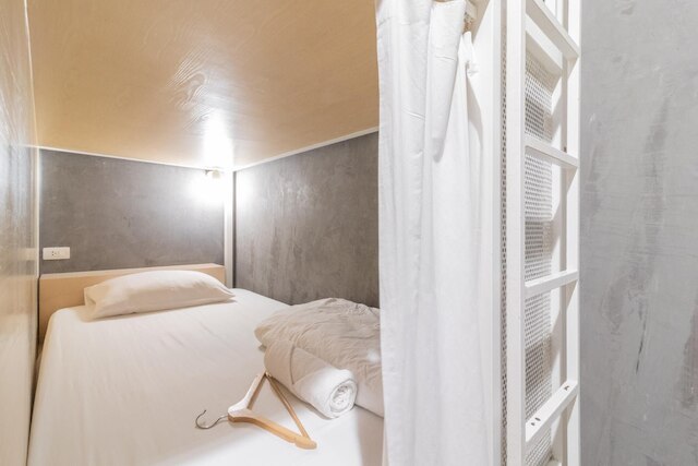 オン ザ ベッド ホステル