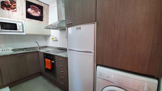 アティコ コン テラーサ イ バルバコア、フンタ リネア メトロ デ BCN