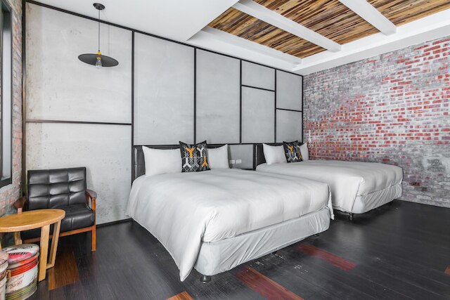 ウェアハウスイン (庫房旅店)