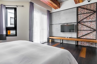 ウェアハウスイン (庫房旅店)