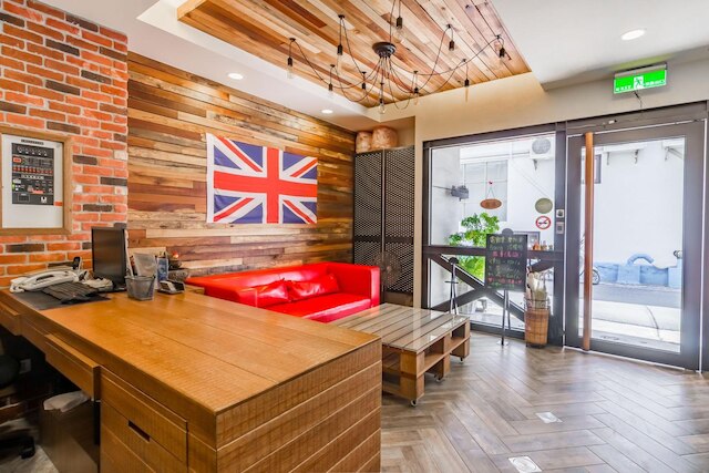 ウェアハウスイン (庫房旅店)