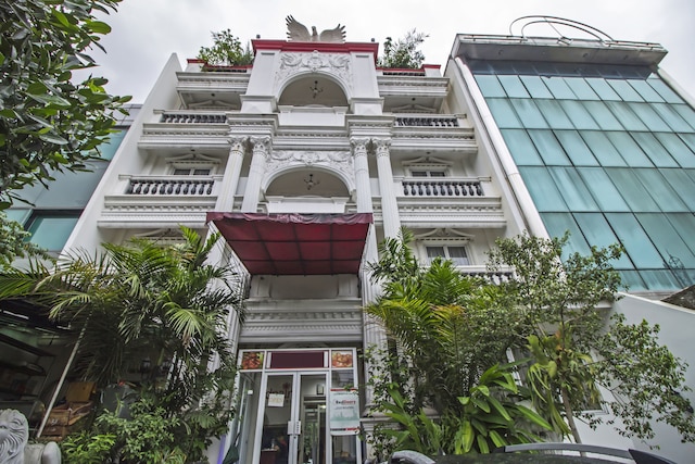 レッドドアーズ プラス アット グントゥール ラヤ セティアブディ