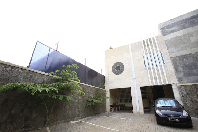 レッドドアーズ、チランダク タウン スクエア近く