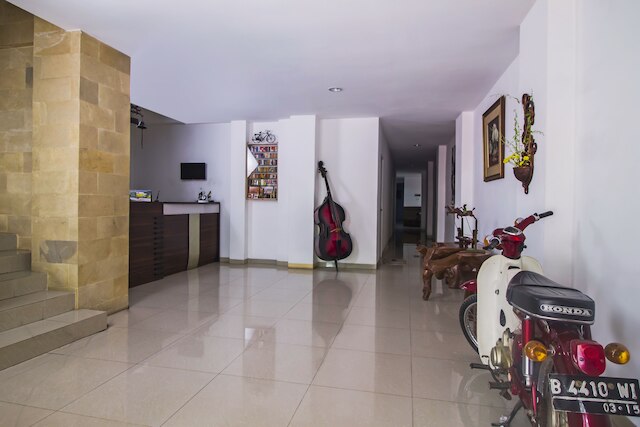 レッドドアーズ、チランダク タウン スクエア近く