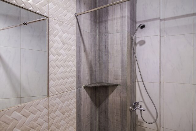 レッドドアーズ、チランダク タウン スクエア近く