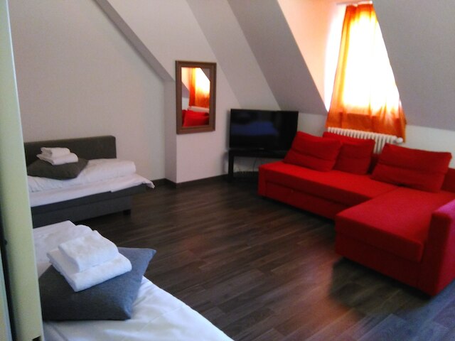 インサイド ファイブ シティ アパートメンツ